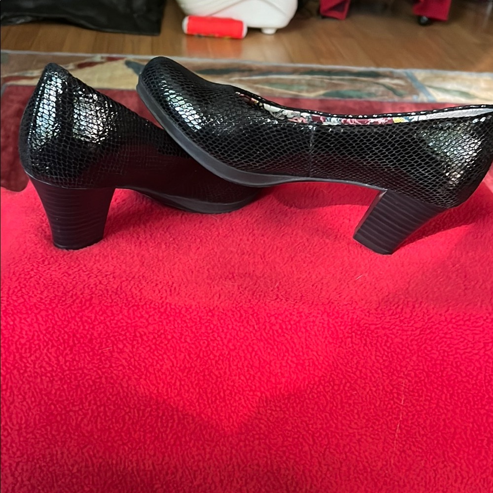 Hotter Black Heels - Picture 3 of 7